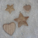 Pack of 2 wooden heart & 2 star in 2 sizes, as shown with metal eye to hang
